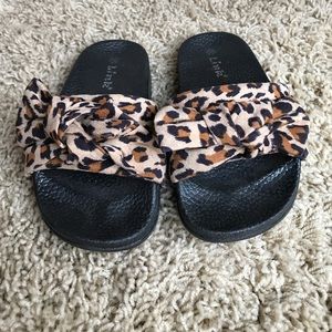 Leopard slide sandals with bow.